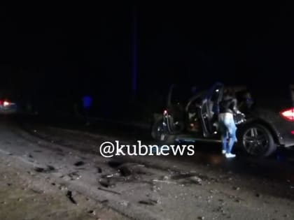 Опубликовано видео с места ДТП в Краснодаре, где при столкновении маршрутки и иномарки пострадали 5 человек