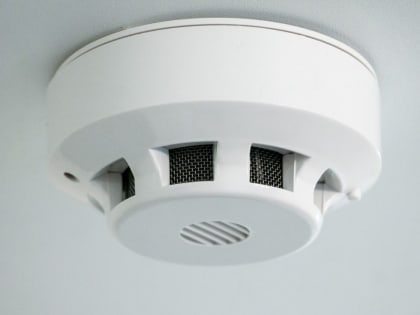 В домах многодетных семей Краснодара установят датчики дыма