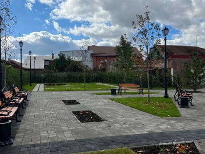 На бывшем пустыре на пересечении ул. им. Будённого и им. Чкалова появился новый сквер