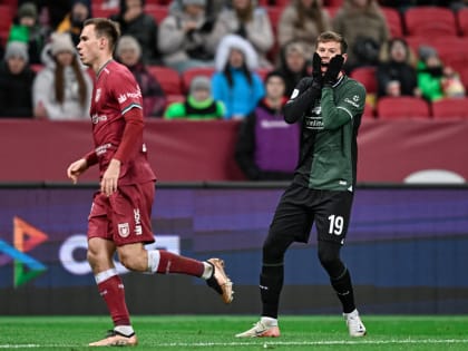 Футболист Фёдор Смолов сообщает о краже часов на стадионе