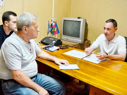 Депутат ЗСК Виктор Тепляков провёл приём граждан в микрорайоне Гагаринский