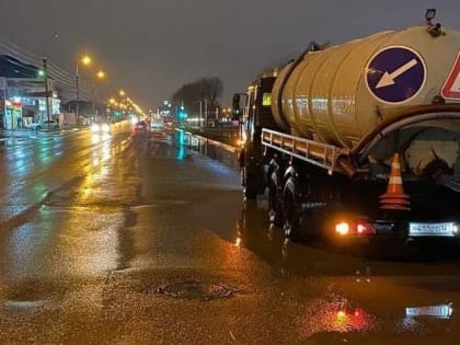 На улицах Краснодара работает водооткачивающая техника