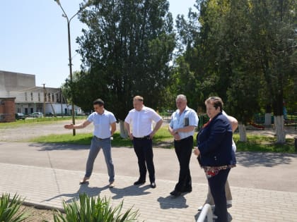 Сергей Дормидонтов осмотрел центральную площадь и обсудил вопросы благоустройства