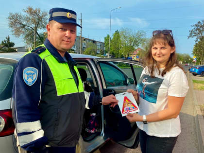 Ейские автоинспекторы проводят профилактическое мероприятие «Автокресло - детям!»