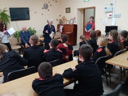 Город-курорт Анапа. В день 80-летия Сталинградской победы активисты КПРФ провели встречи со школьниками