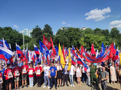 В Краснодаре прошел митинг в поддержку Вооруженных сил России и решений президента Владимир Путина