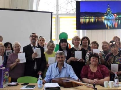 «В ГОРОДЕ ЗА ВОЛЧЬИМИ ВОРОТАМИ»: НОВОРОССИЙЦАМ ПРЕЗЕНТОВАЛИ СБОРНИК СТИХОВ МЕСТНОГО ПОЭТА, ПОСВЯЩЕННЫЙ ГОРОДУ-ГЕРОЮ