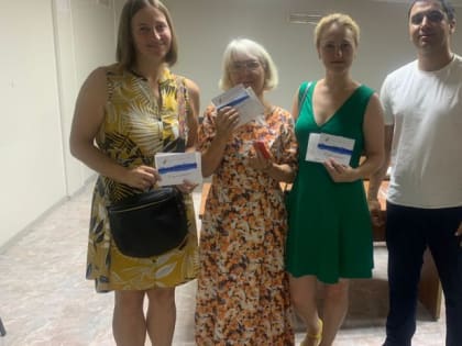 Артур Аракелян и Роман Напсо приняли участие в акции «Собери ребенка в школу»