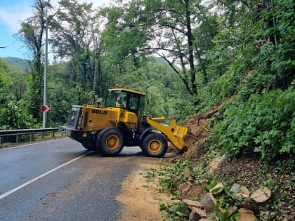 В Сочи на уборке улиц после непогоды заняты более 600 человек