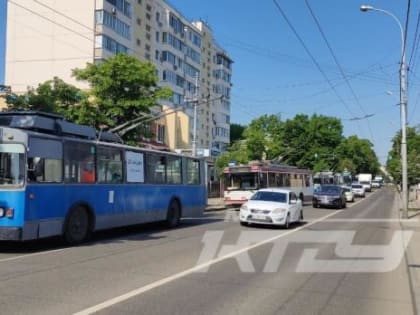 ​В центре Краснодара не работают светофоры, не ходят троллейбусы и трамваи