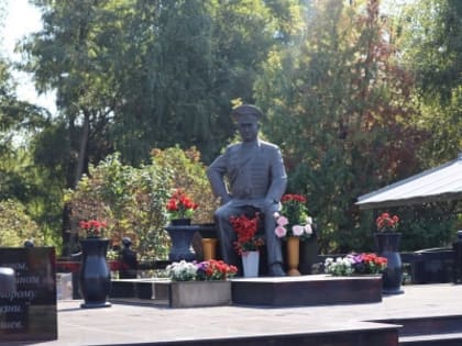 Памятники генералам Трошеву и Казанцеву открыли в Краснодаре