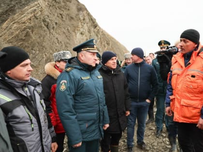 Александр Куренков и Вениамин Кондратьев проверили темпы ликвидации последствий разлива мазута в районе мыса Панагия