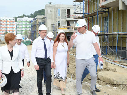 И.о. главы Сочи Андрей Прошунин посетил стройплощадку крупнейшего детского сада в Кудепсте