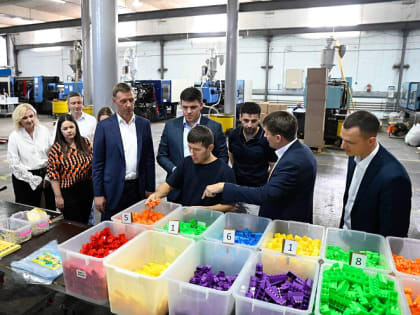 Новороссийская компания «Росспласт» выпускает первый на Кубани детский конструктор  и помогает развивать промышленный туризм