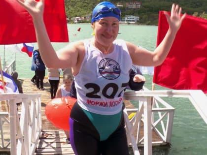 САМЫЕ ЗАКАЛЁННЫЕ СПОРТСМЕНЫ СТРАНЫ СОБРАЛИСЬ НА ОЗЕРЕ АБРАУ