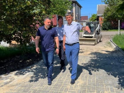 Дмитрий Лоцманов оценил реконструкцию сквера в посёлке Широчанка