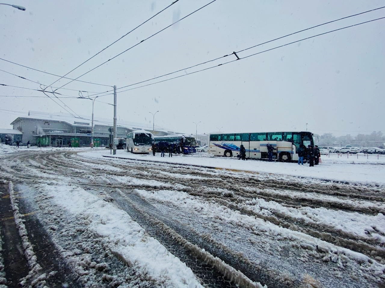 Краснодар закрыли дороги. Закрытие аэропорта Краснодар из-за снегопада. Краснодар январь 2022. Снегопад в Краснодарском крае Сочи. КРАСНОДАРСККРАЙ сегодня.