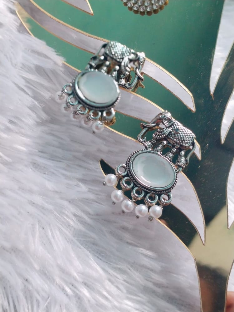 Pearl Majesty Earrings