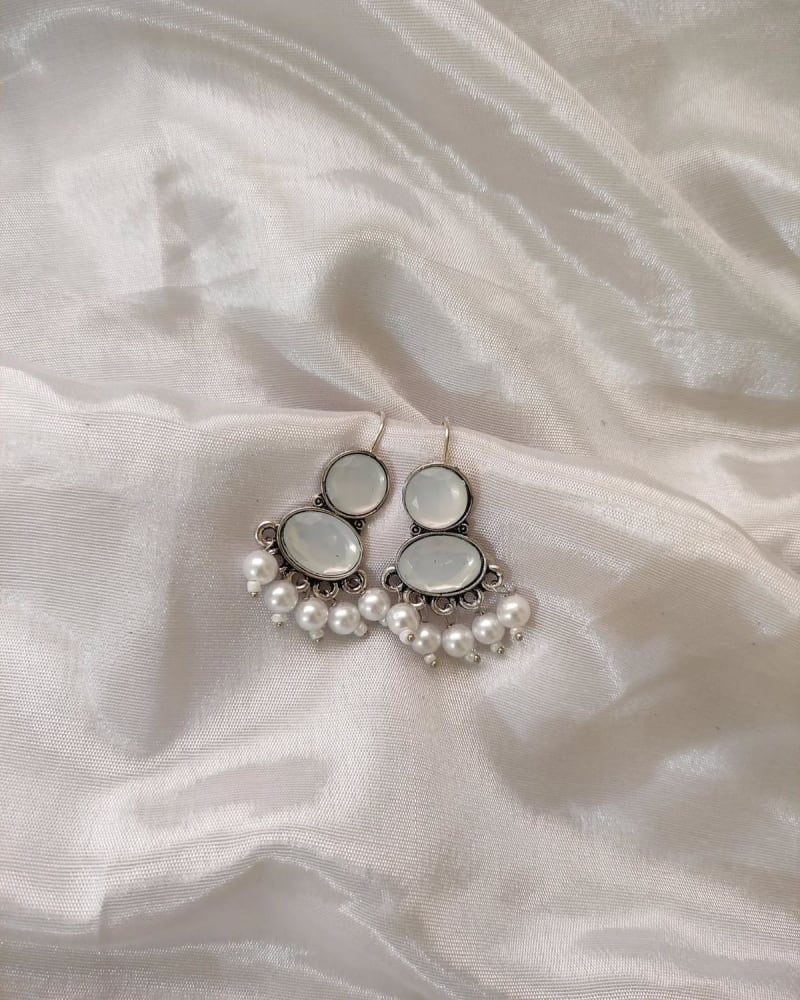 Stone hook pearl earrings