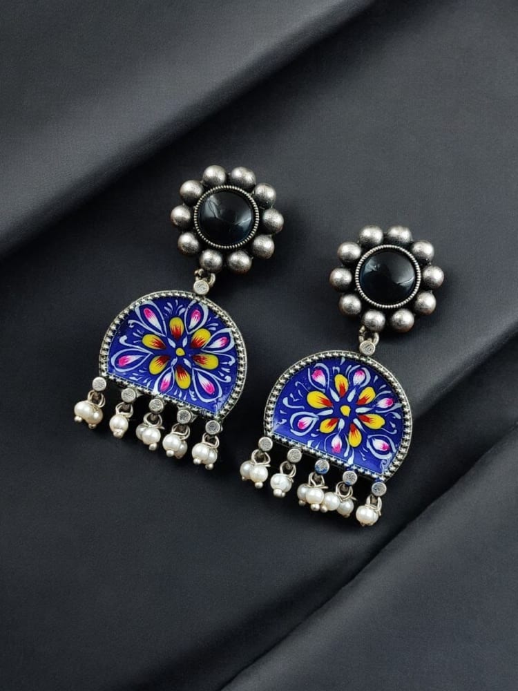 Colorfull hand painted earring with dark blue monalisa stone