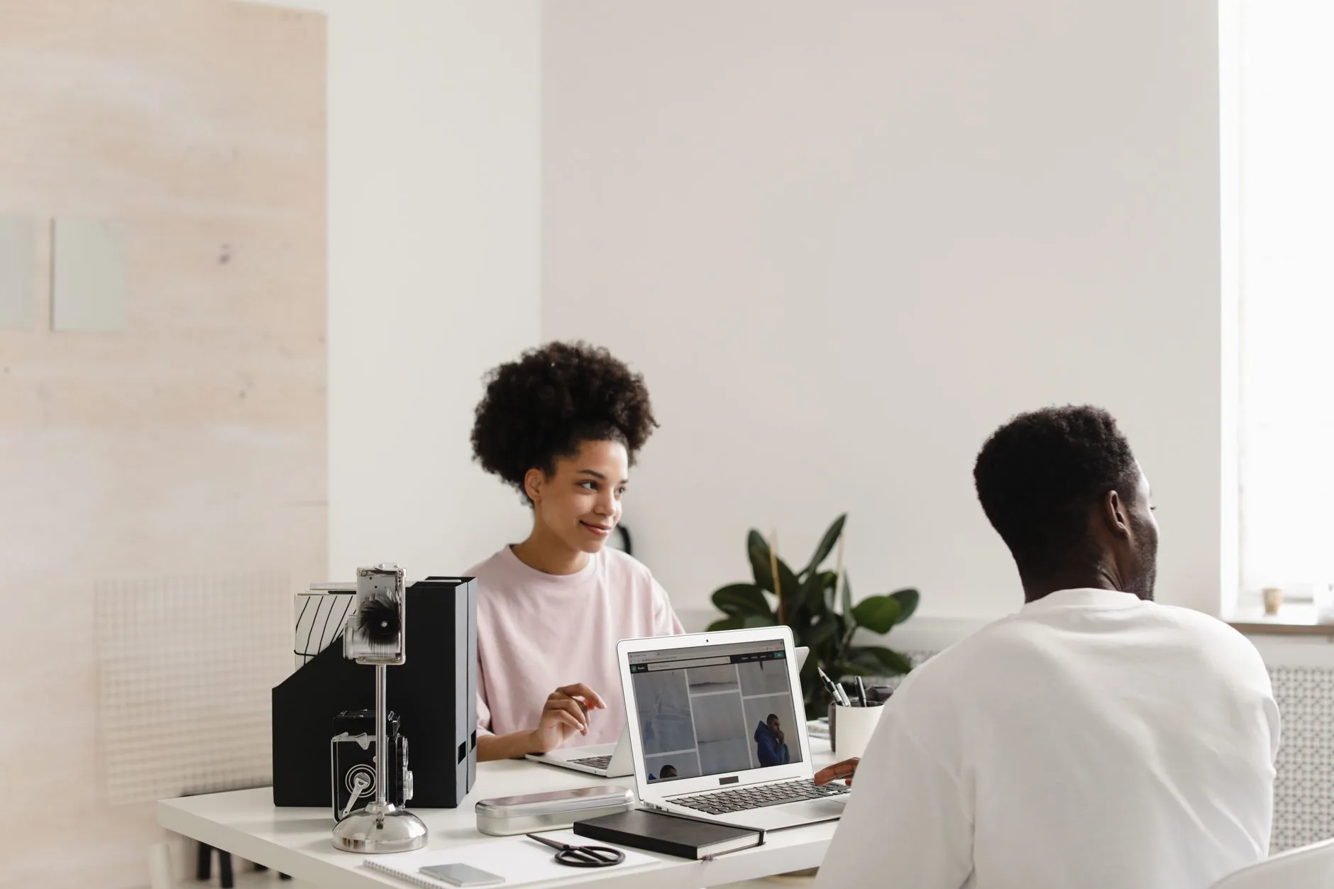 Chiến lược 'Human-in-the-loop': Hiệu đính để vượt rào cản