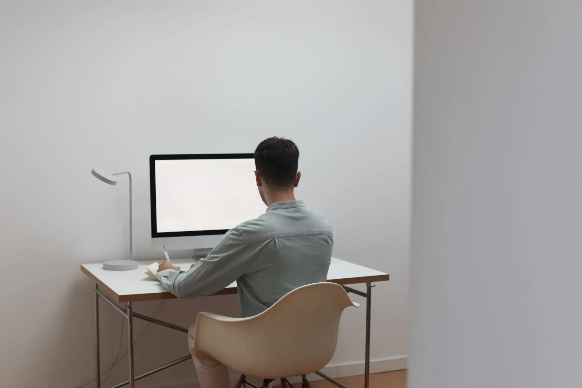 Tại sao ứng dụng web trở nên trì trệ khi truy cập tăng đột biến?