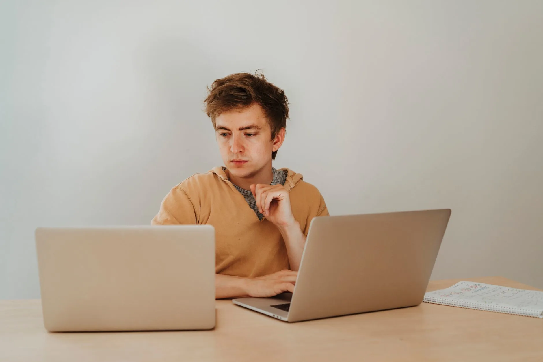 Rủi ro tiềm ẩn khi gửi dữ liệu nhạy cảm lên API của bên thứ ba