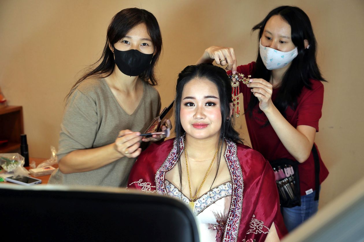 Godian beauty parlour — Bridal Makeup Artist