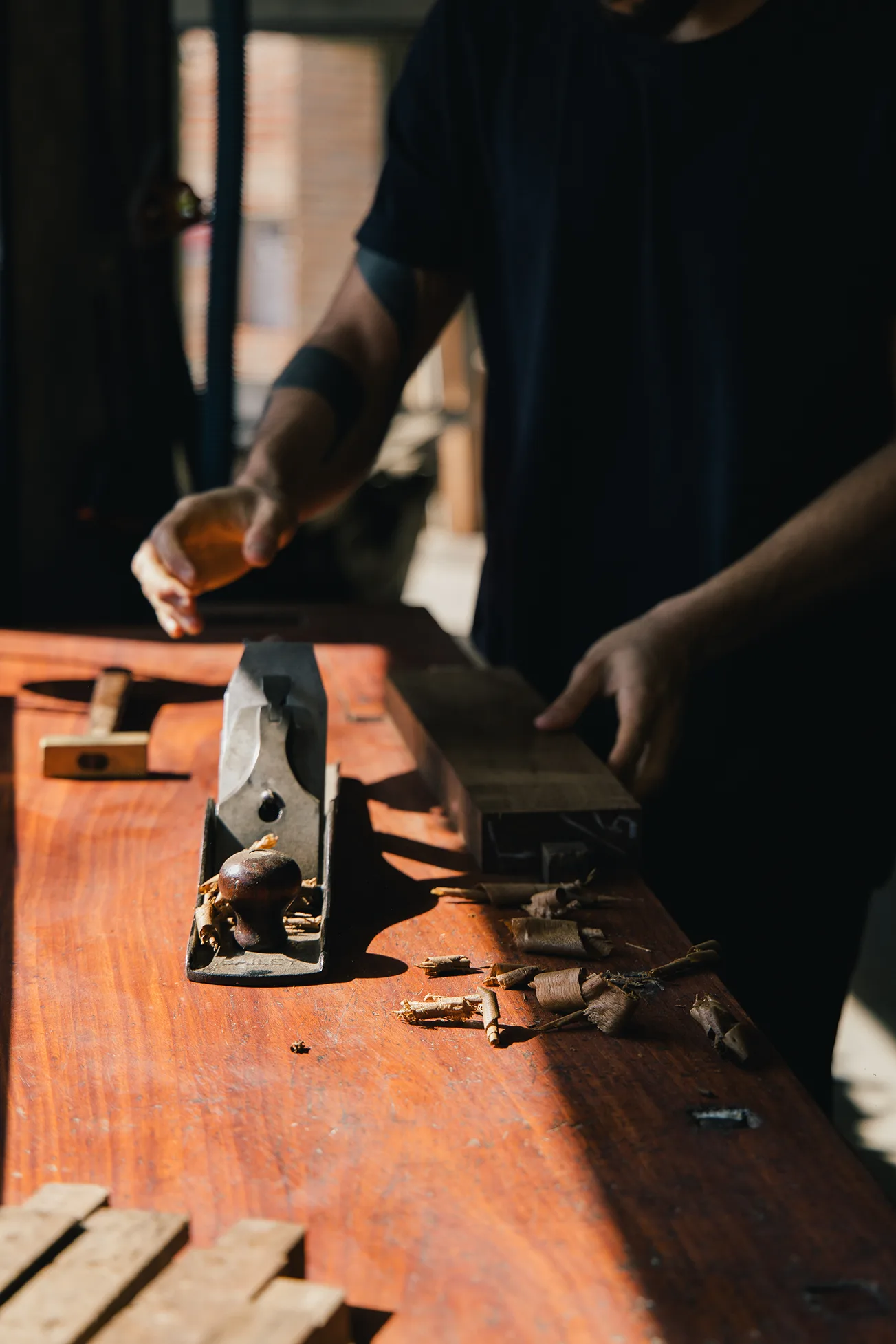 foto oficina leon ades