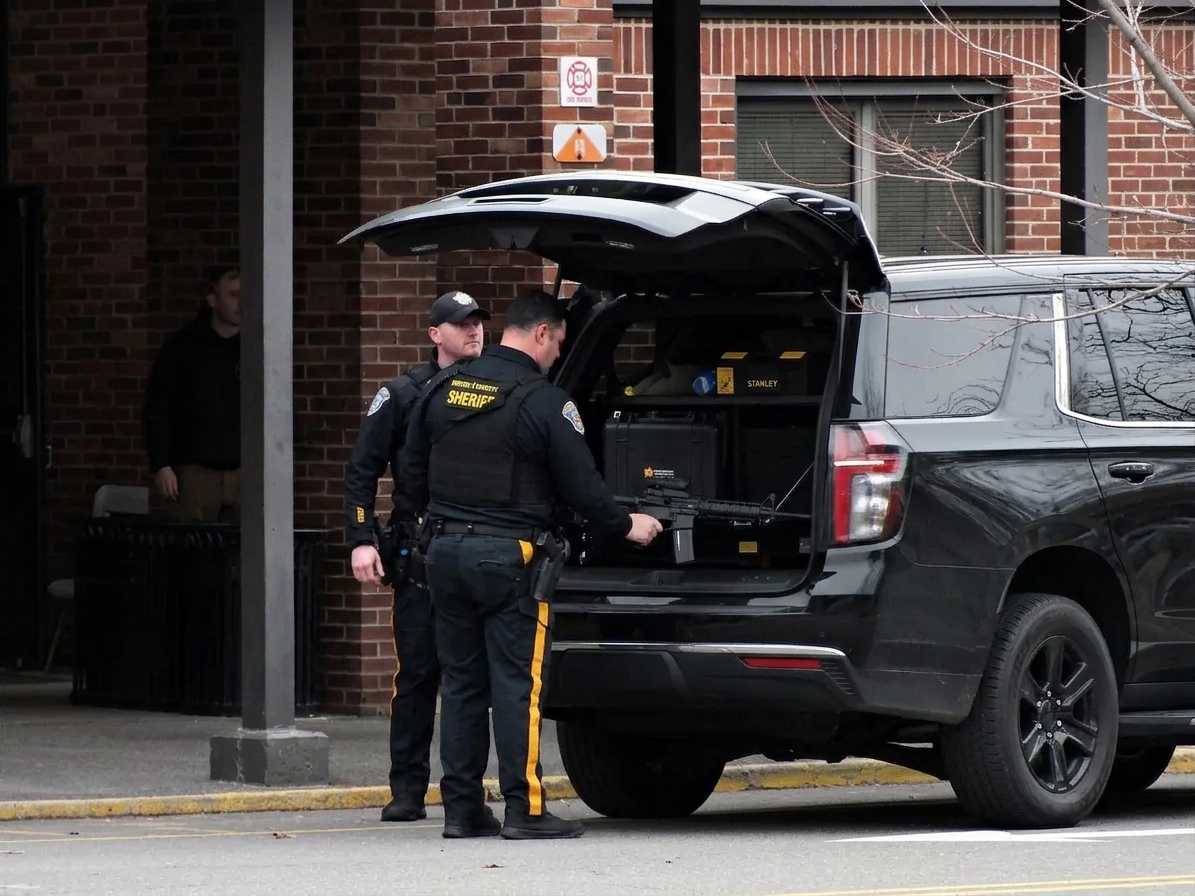 글렌 록 고등학교 학부모들, '스워팅' 사건 후 무장 경비원 배치 촉구 서명운동 돌입