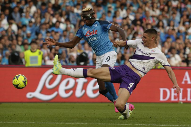 Duel Victor Osimhen dan Nikola Milenkovic dalam laga Napoli vs Fiorentina pada pekan ke-34 Serie A 2022/2023, Peluang Chelsea Gaet Victor Osimhen Nyaris Nol Persen