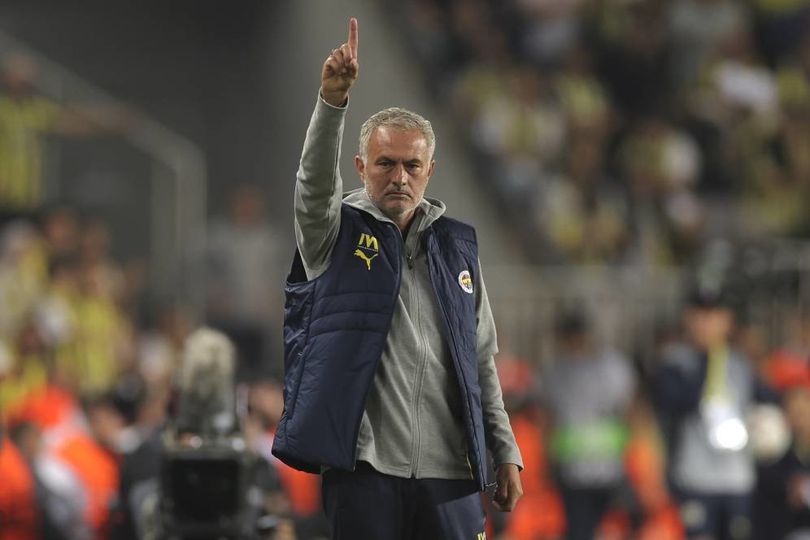 Ekspresi Jose Mourinho dalam laga Liga Europa 2024/2025 antara Fenerbahce vs Union SG, Kamis (26/9/2024 Info Main Bola Jose Mourinho Ingin Angkut Pemain MU ini di Januari 2025