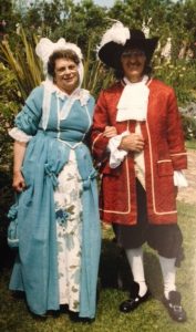 My oupa en ouma in hul Van Der Stel-kostuums