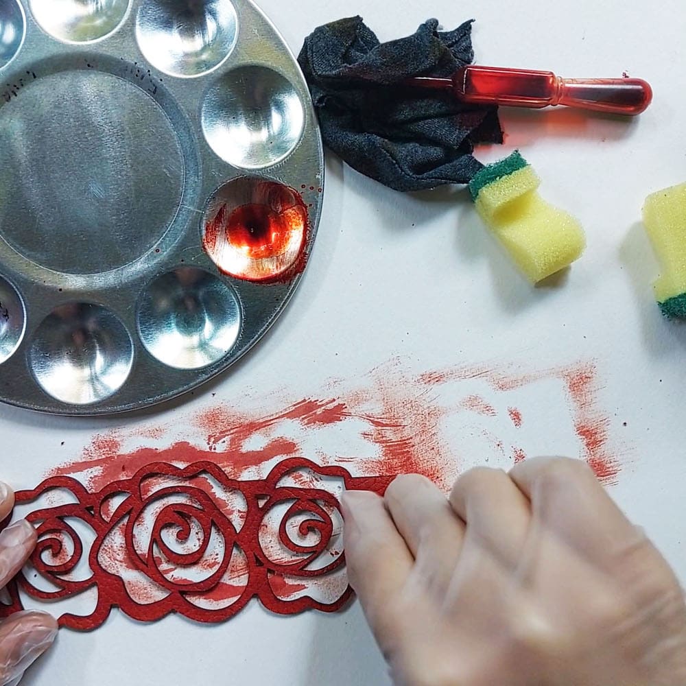 Step 5: Repeat steps 2 to 4 on the same side Step 5: I repeat steps 2 to 4 on the same side for a second coat of dye.