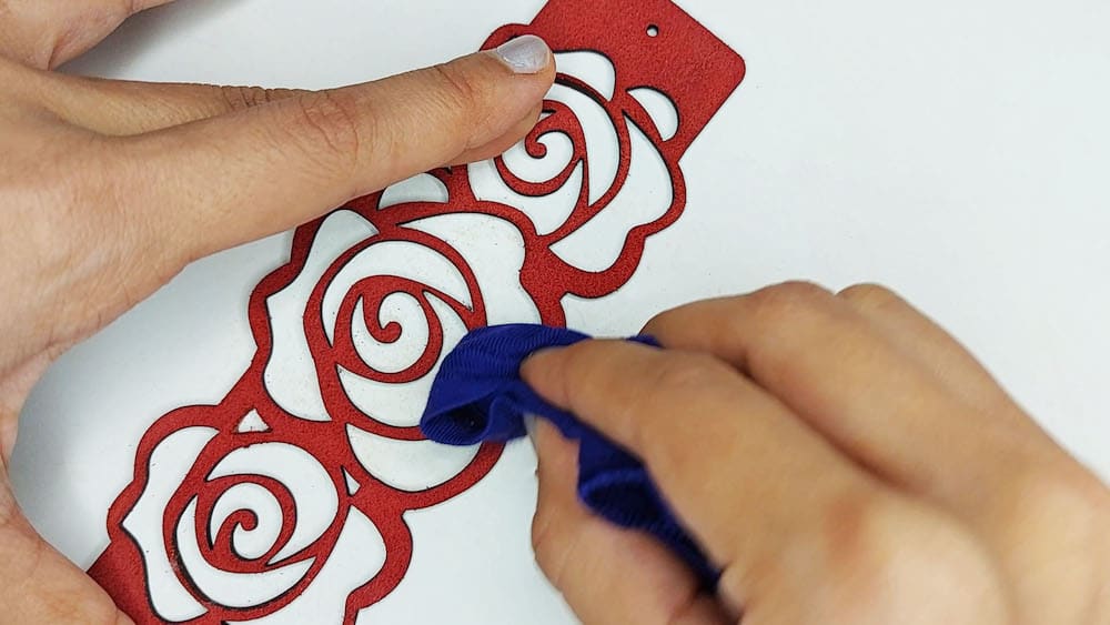 Step 1: Buff off excess dye 2 Step 1: I buff off excess dye from the back of the bracelet.