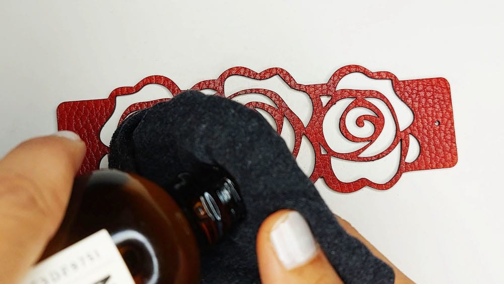 Step 2a: Take a clean rag and apply some neatsfoot oil to it Step 2a: I take a clean rag and apply some neatsfoot oil to it.