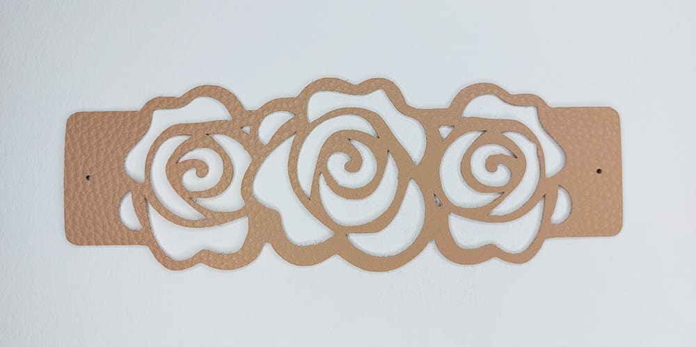 The finished result 1 The freshly cut leather bracelet from the front.