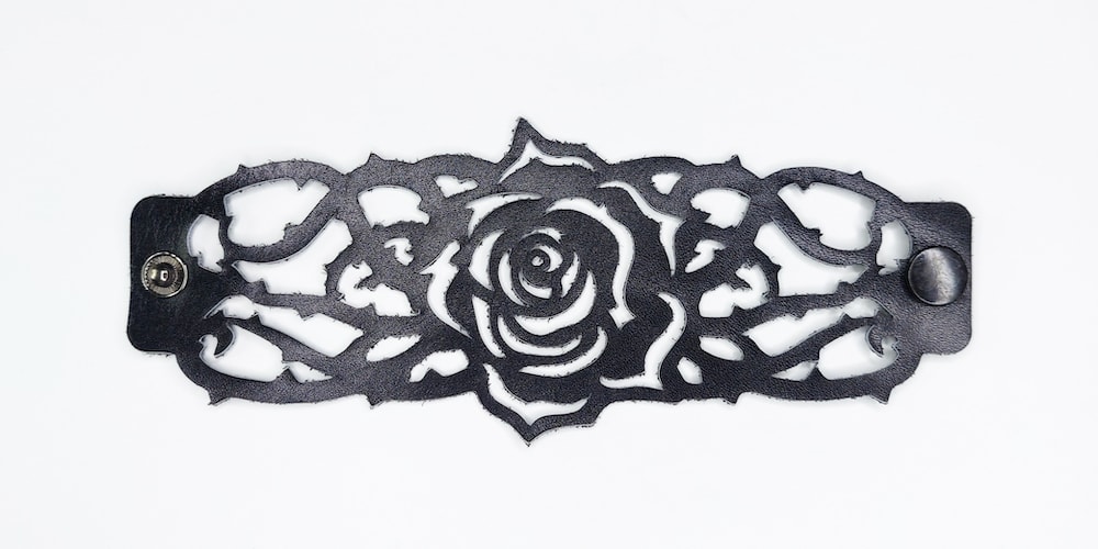 B5 black single rose leather bracelet creation 1