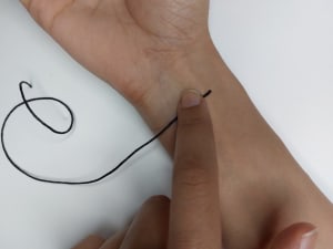 Step 1a: hold string on wrist