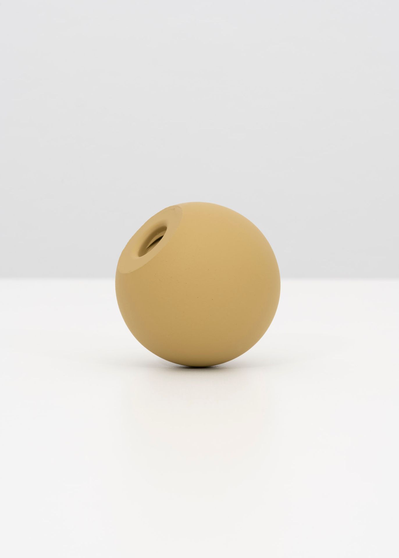 Ball Knob (Dark Yellow), 2020. Pigment print, 59 x 42 / 84 x 59 / 119 x 84 cm. From the series DIN.