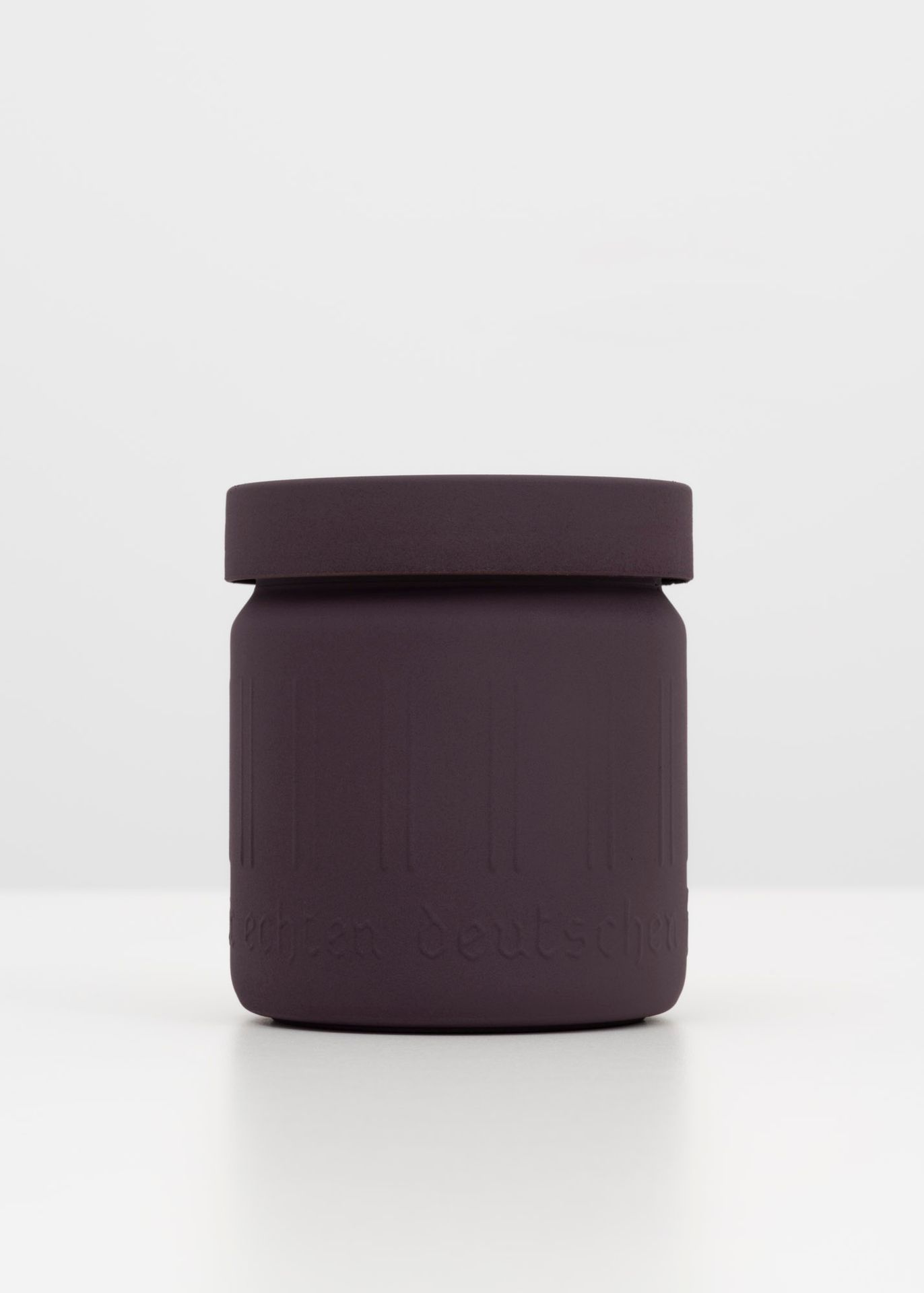 Standard Glass (Violet), 2021. Pigment print, 59 x 42 / 84 x 59 / 119 x 84 cm. From the series DIN – RAL painted DIN parts.