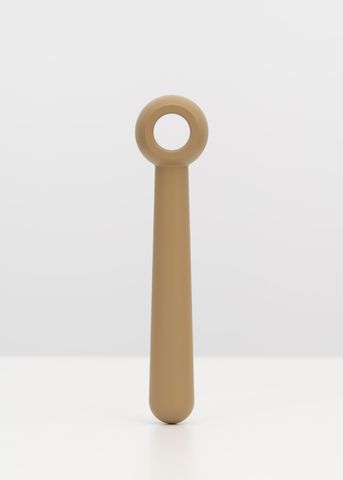 Pigmentdruck mit dem Titel 'Kegelgriff (Sandgrau)', 2022, aus der Serie DIN