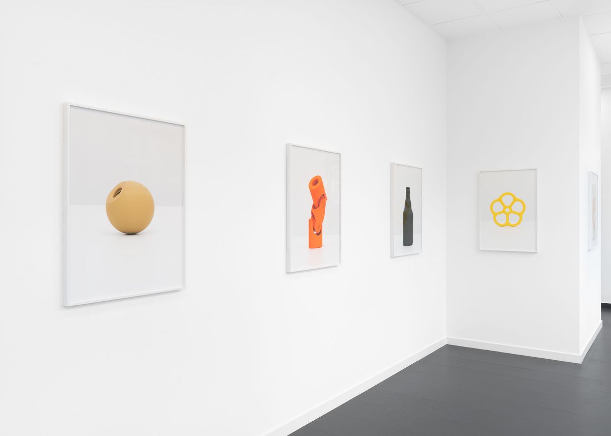 Installation view of Carsten Becker – Norm at Galerie Konstanze Wolter, 2022