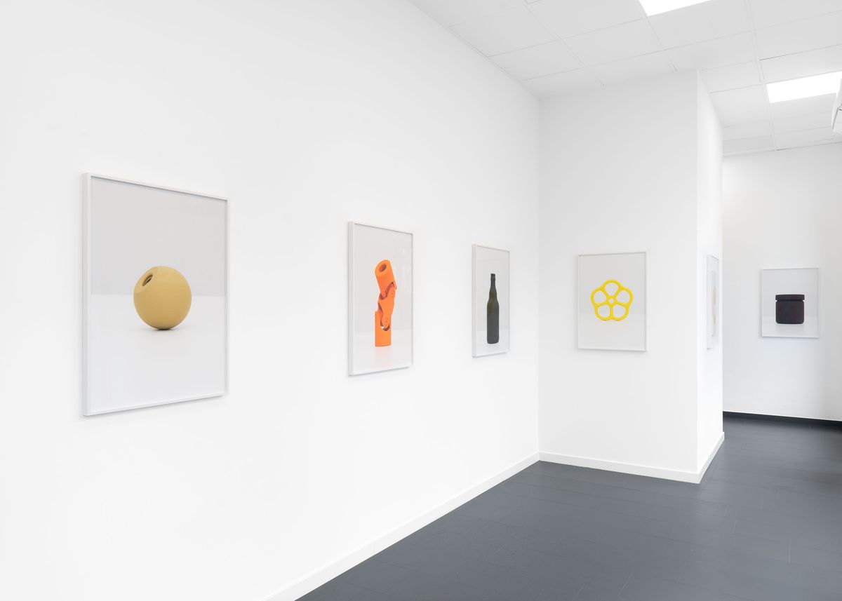 Installation view of Carsten Becker – Norm at Galerie Konstanze Wolter, 2022