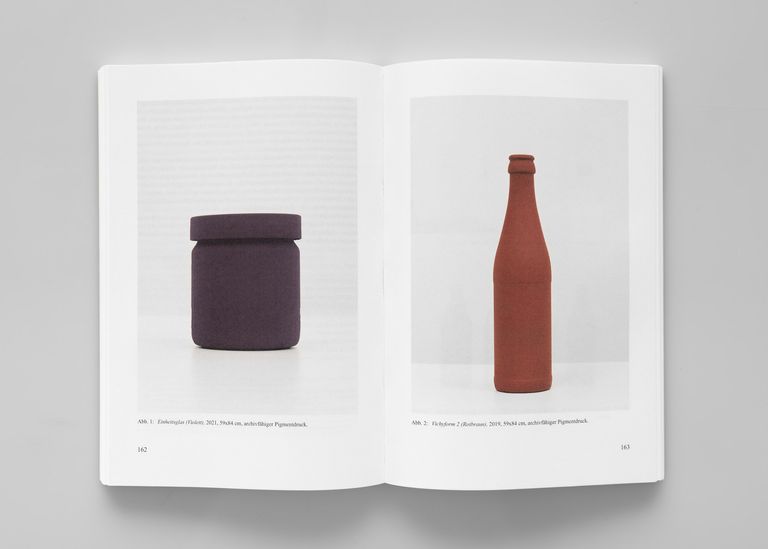 Spread from Jahrbuch Technikphilosophie 2022 showing two works by Carsten Becker: Einheitsglas (Violett) and Vichyform 2 (Rotbraun)