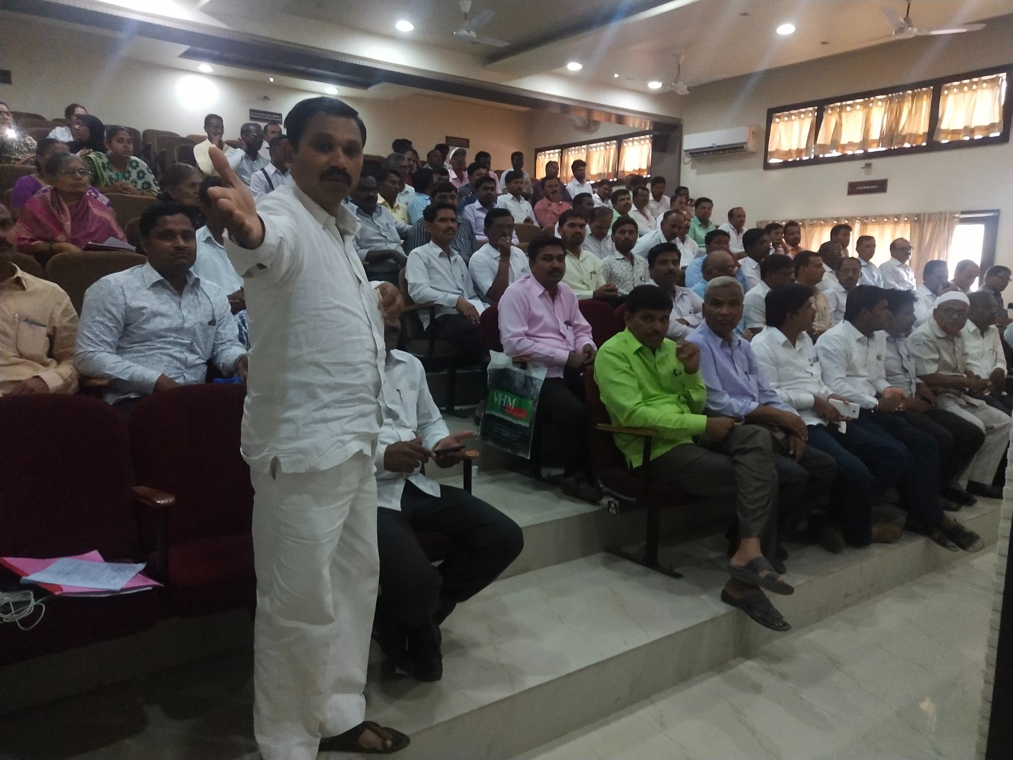 सोलापूर शिक्षणाधिकारी बैठक