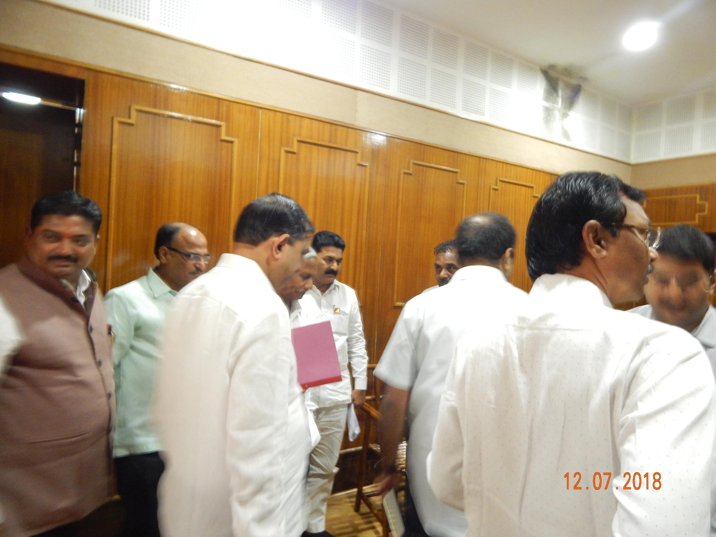 एम सी व्ही सी शिक्षकांच्या प्रलंबित प्रश्न साठी तत्कालीन मंत्री यांच्या सोबत बैठक