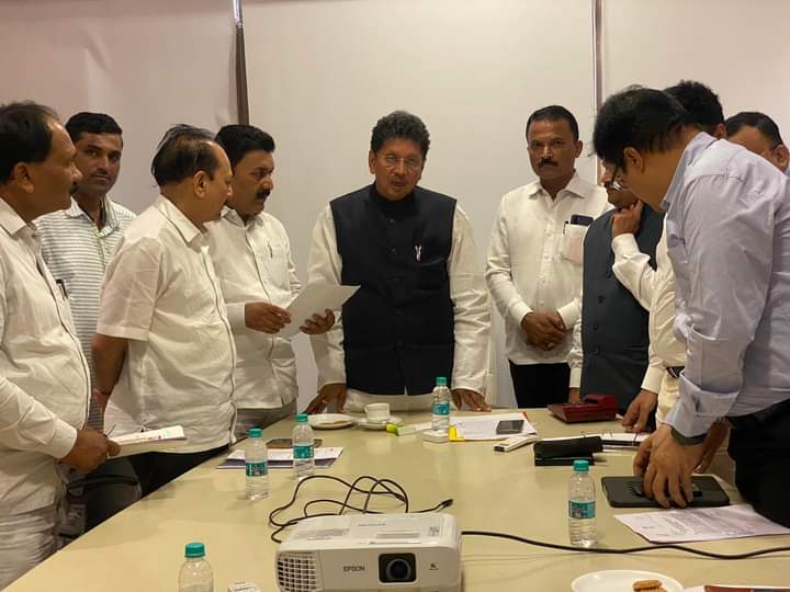 शिक्षणमंत्री दादाजी भुसे साहेब यांची मुंबई येथे भेट शिक्षक व शिक्षकेतर कर्मचारी यांच्या विविध प्रश्नांसंदर्भात