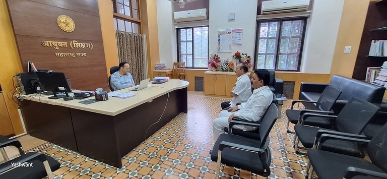 उच्च शिक्षण संचालक शैलेंद्र देवळणकर साहेब,शालेय शिक्षण शिक्षण आयुक्त सचिंद्र प्रताप सिंह साहेब ,डॉ.महेश पालकर साहेब, पसंचालक डॉ.गणपत मोरे साहेब यांची भेट