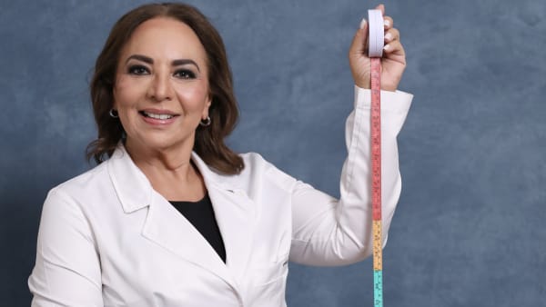 Dra. Wadia Abou Samra con cinta métrica, punto de partida de la valoración